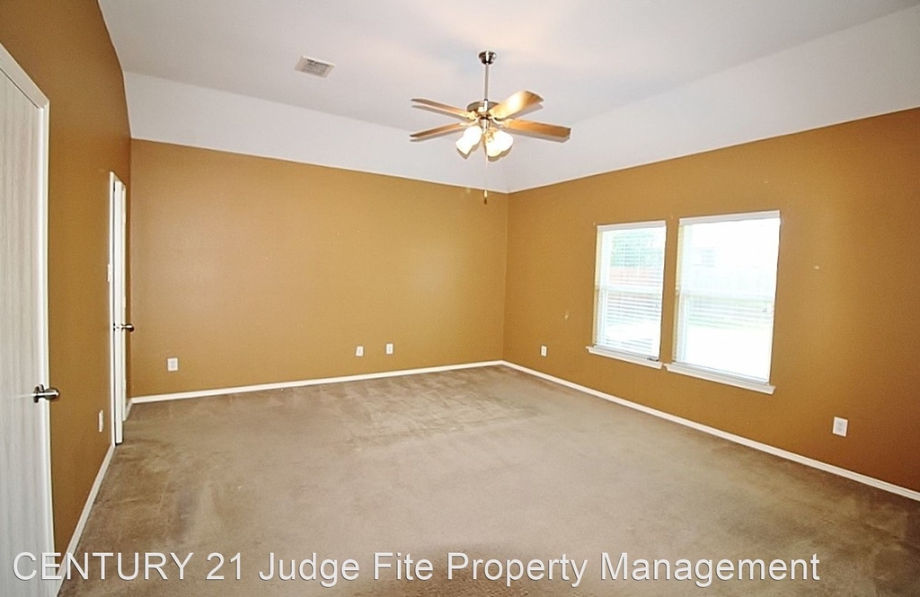 8420 Ridge Creek Drive - Photo 4