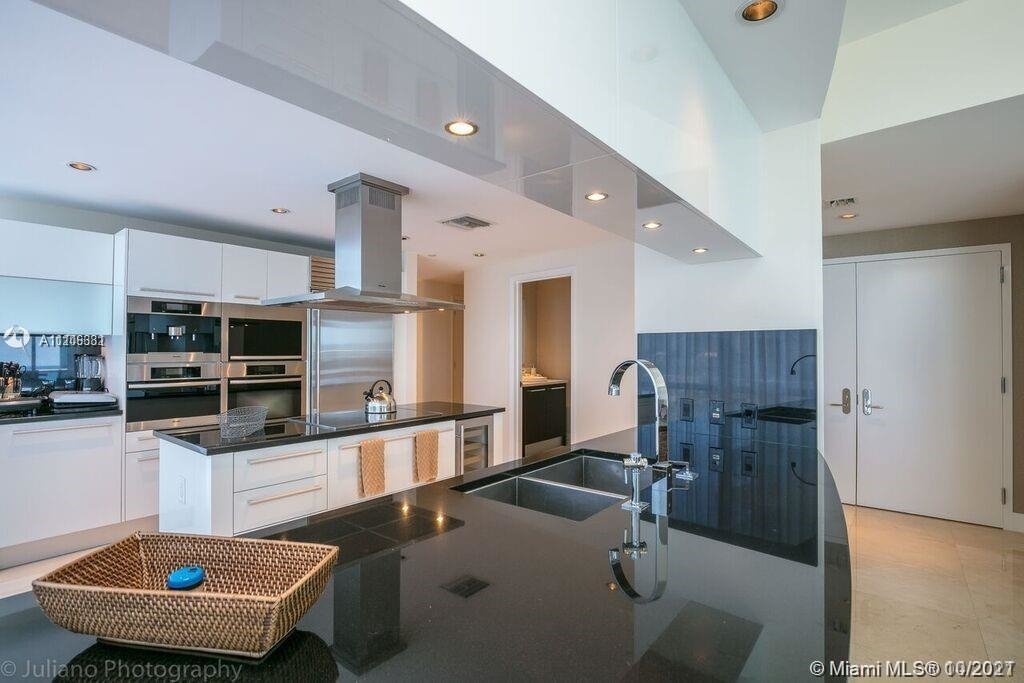 17121 Collins Ave - Photo 9