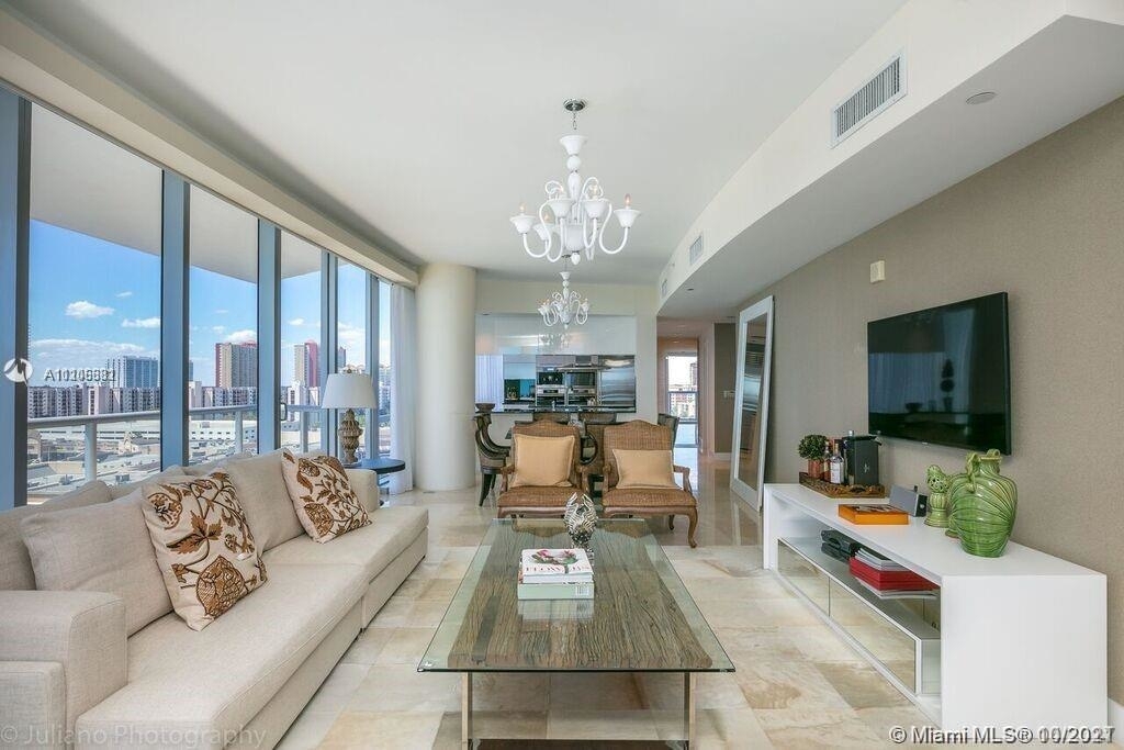 17121 Collins Ave - Photo 4