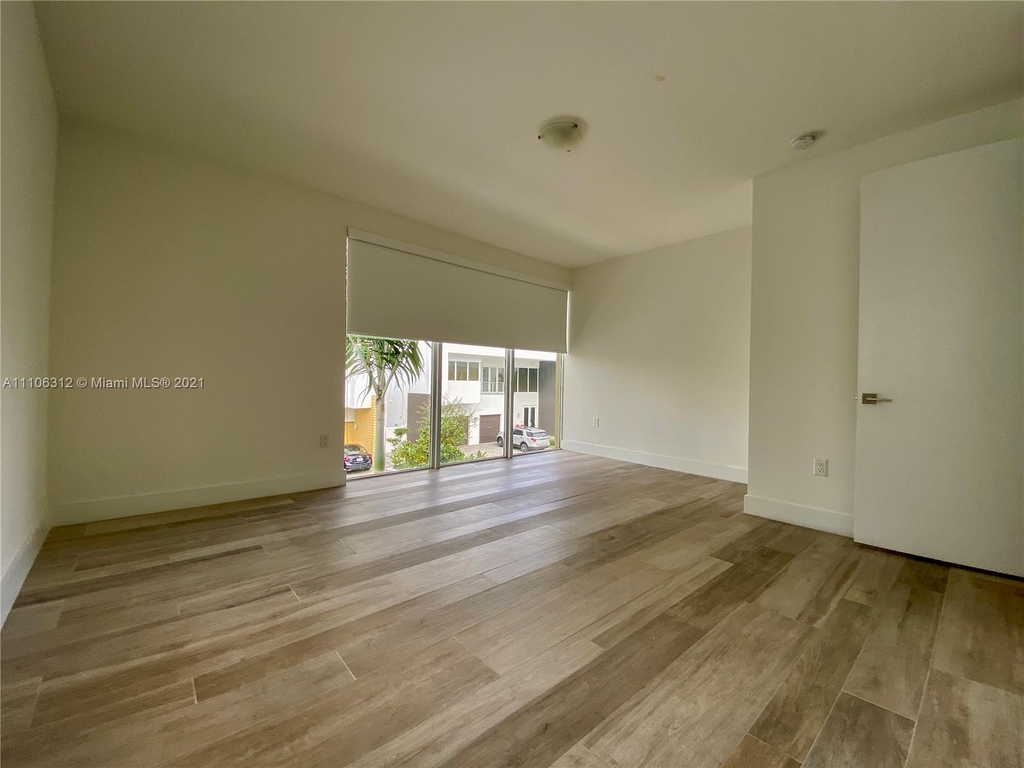 10240 Nw 74th Ter - Photo 22