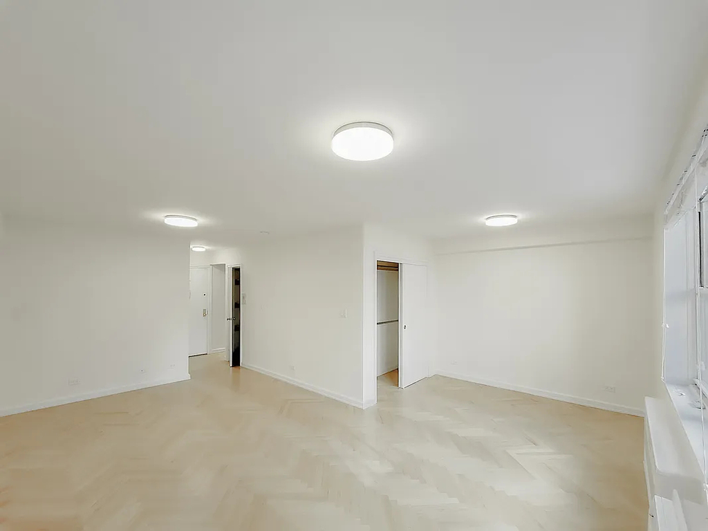 55th Street / 2nd Ave  - Photo 1