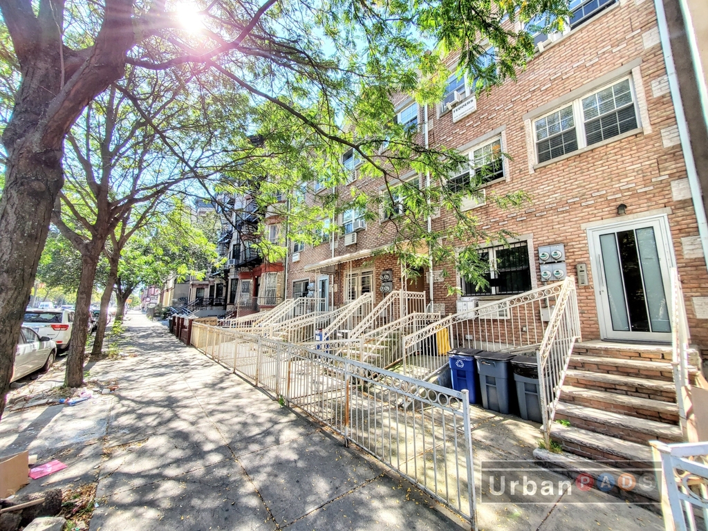 154 Albany Avenue - Photo 11