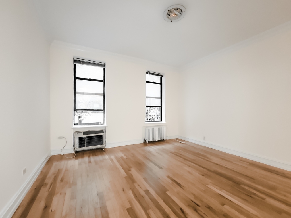 241 East 46th Street - Photo 4