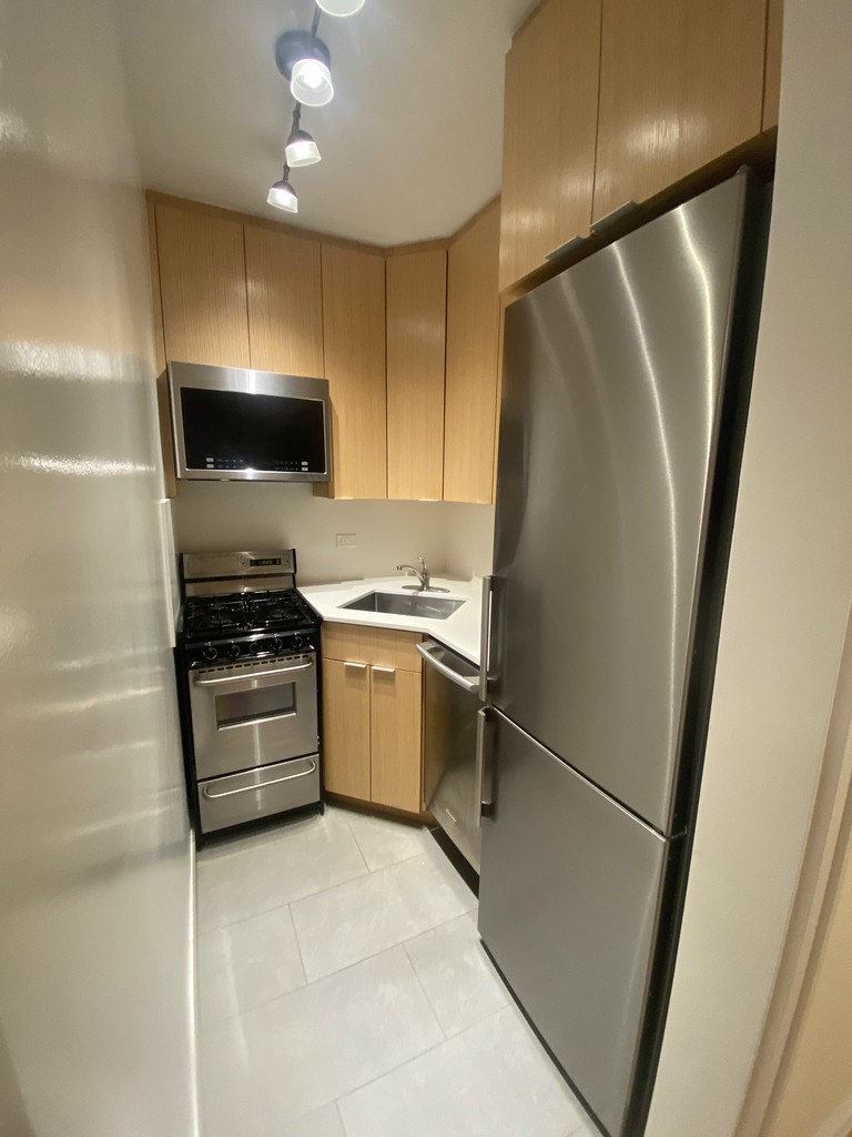 316 East 55th street - Photo 1