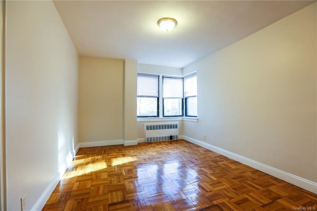 140 E Hartsdale Avenue - Photo 8