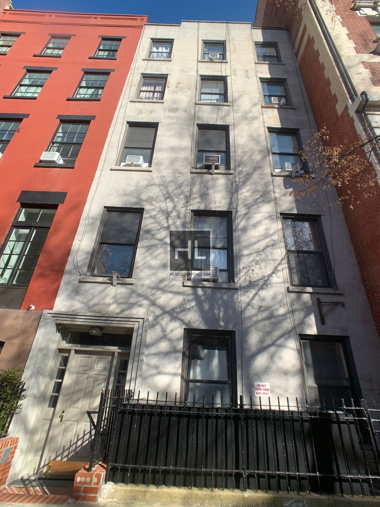 West 11 Street - Photo 4