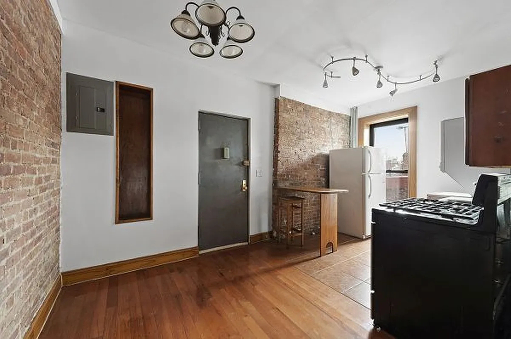 2248 1st Avenue - Photo 8
