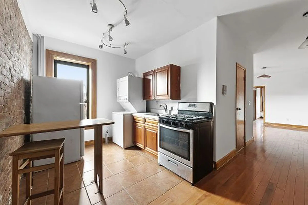 2248 1st Avenue - Photo 7