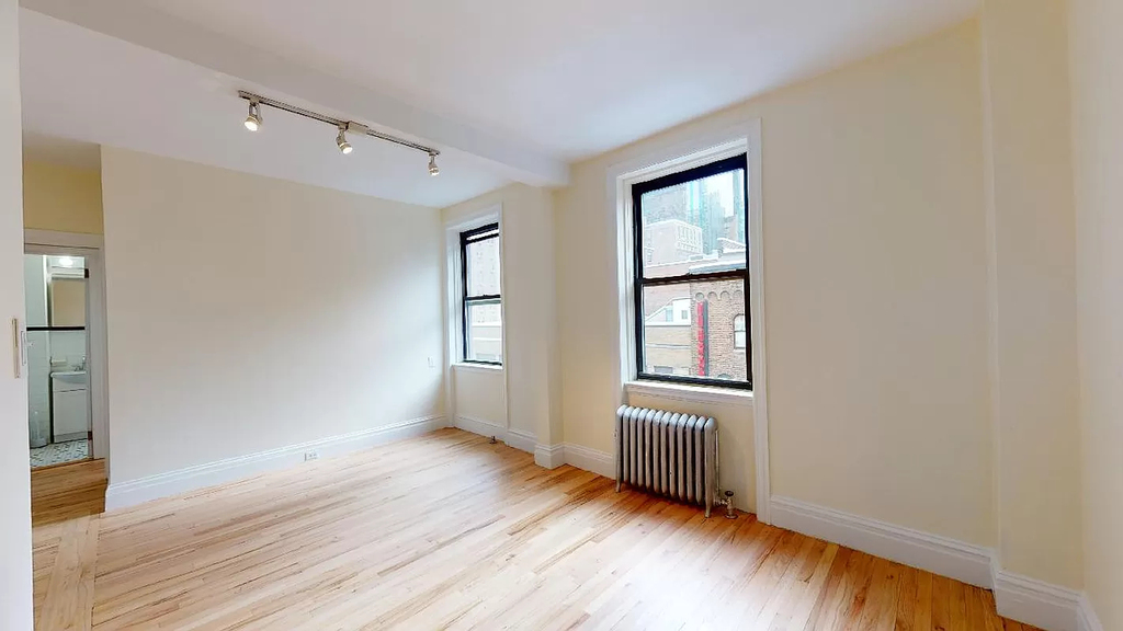 305 West 45th Street - Photo 3