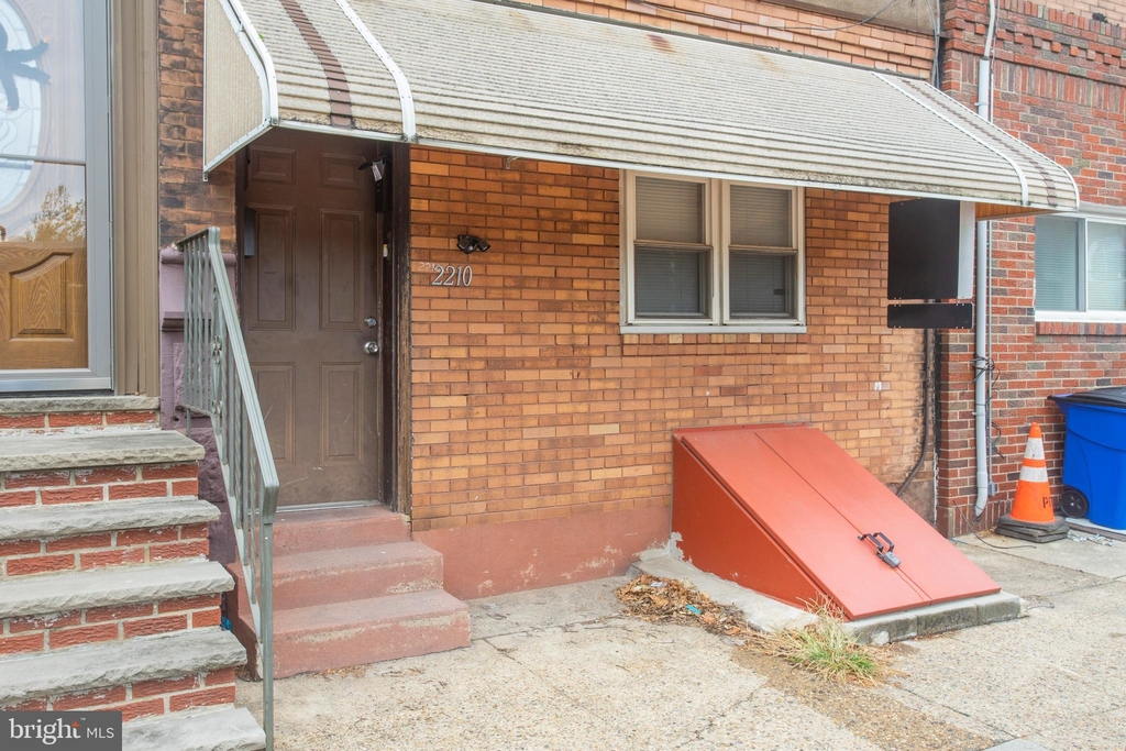 2210 S 16th Street - Photo 2