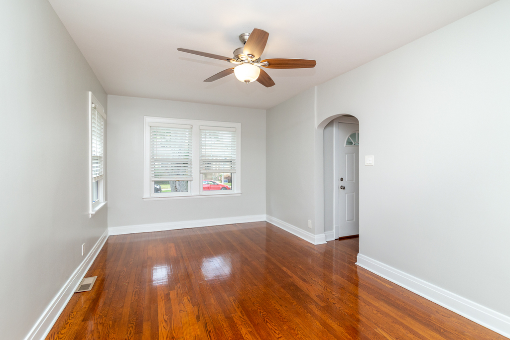 6215 North Maplewood Avenue - Photo 3