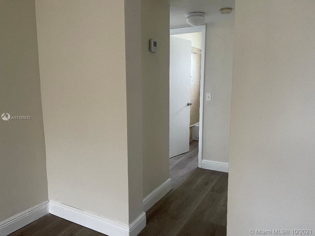 4300 Sw 67th Ave - Photo 2