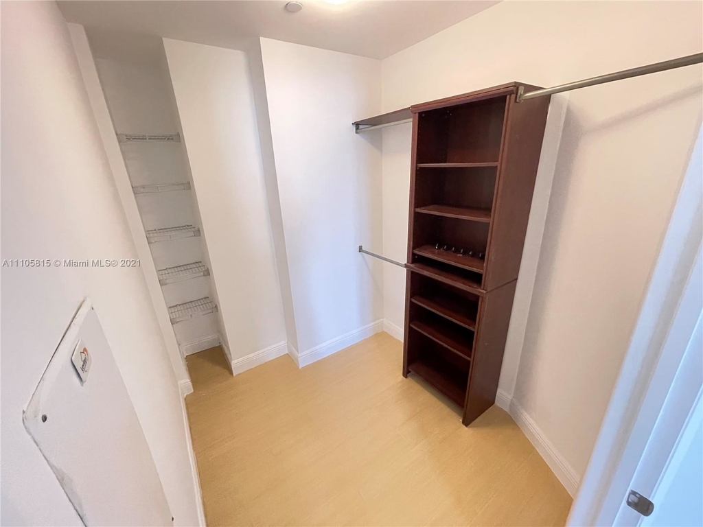 15901 Collins Ave - Photo 15