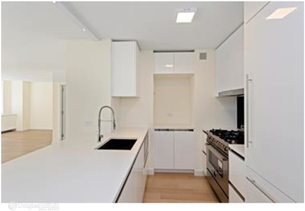 301 W 53rd St - Photo 1