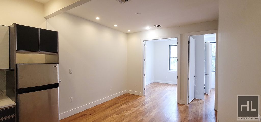 751 Dekalb Avenue - Photo 3