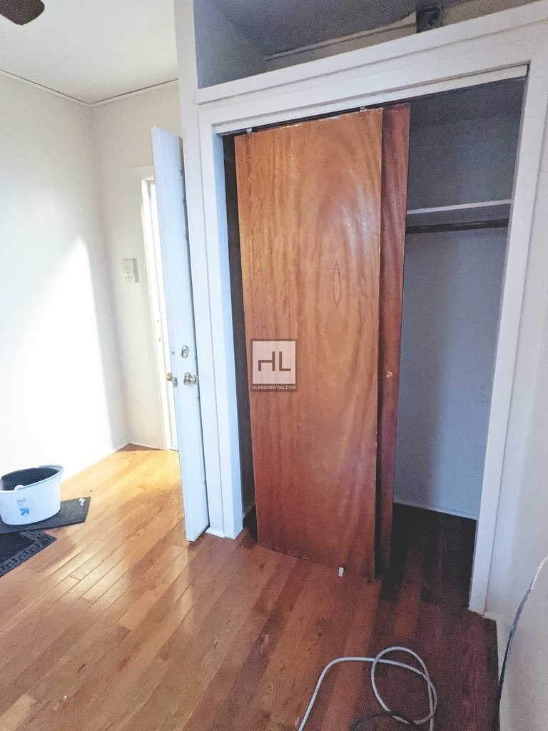 61 4 Avenue - Photo 2