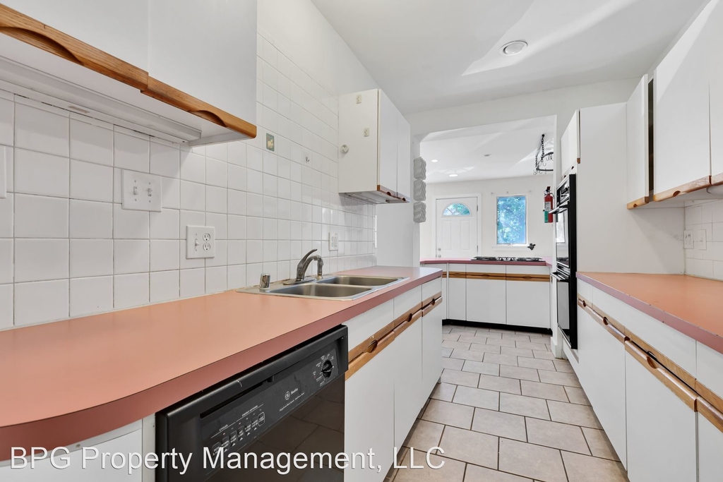 1710 37th St. Nw - Photo 8