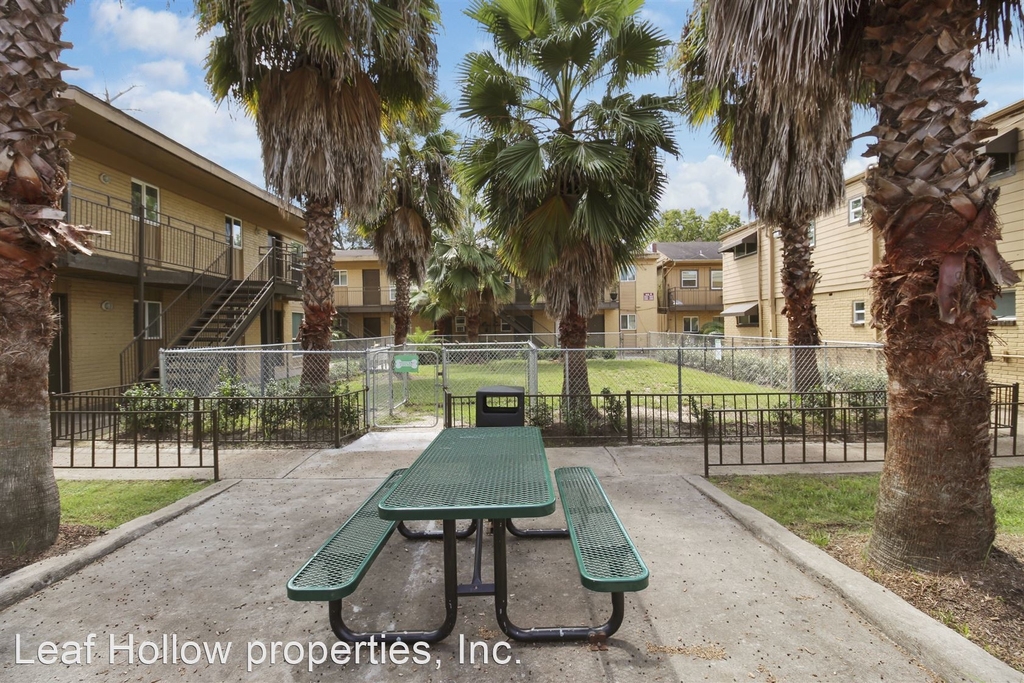 1742 Woodvine - Photo 2