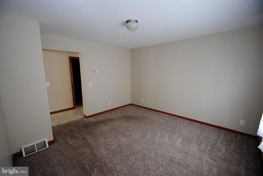 139 E 7th Street - Photo 3