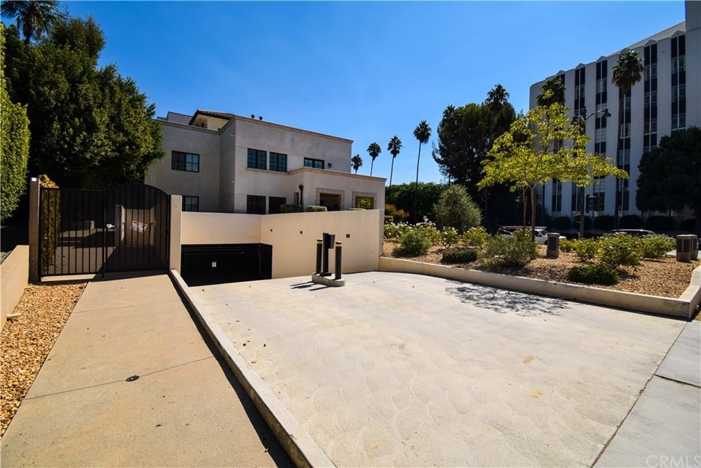 4661 Wilshire Boulevard - Photo 3