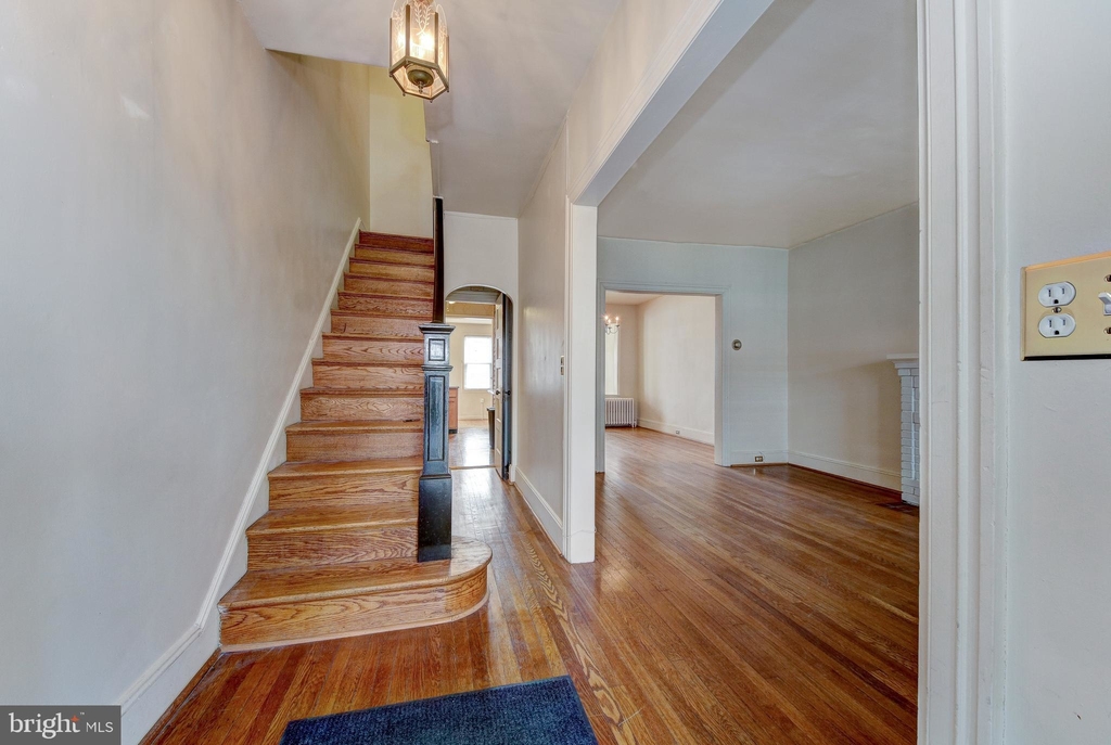 2413 Observatory Place Nw - Photo 2