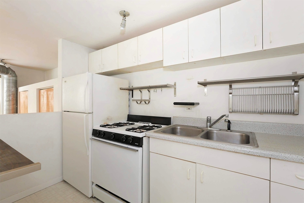 814 West 19th Street - Photo 3