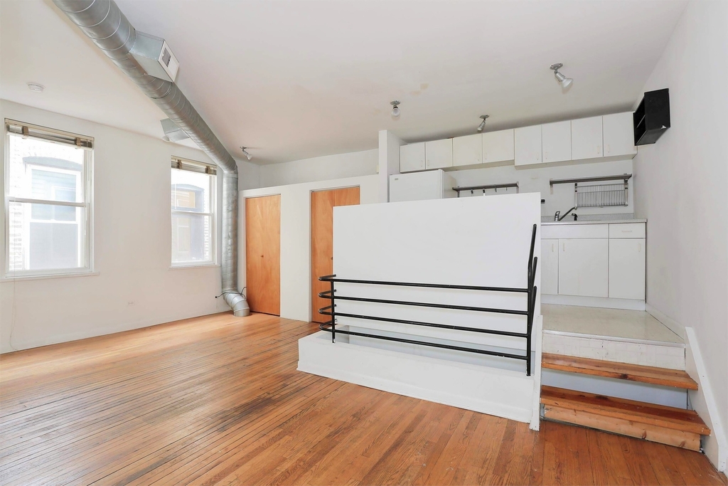 814 West 19th Street - Photo 1