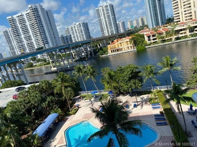 19390 Collins Ave - Photo 11