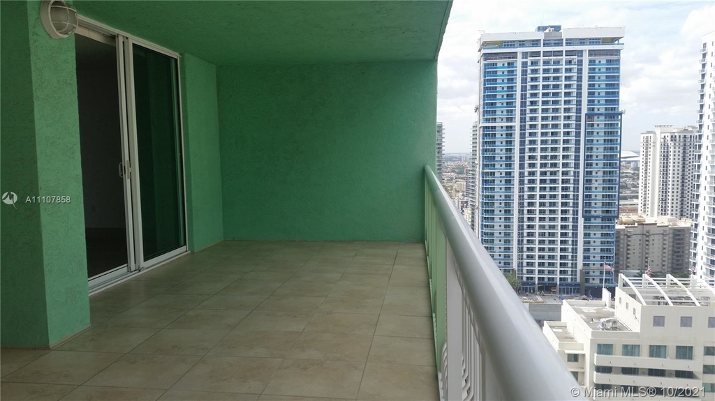 1200 Brickell Bay Dr - Photo 2