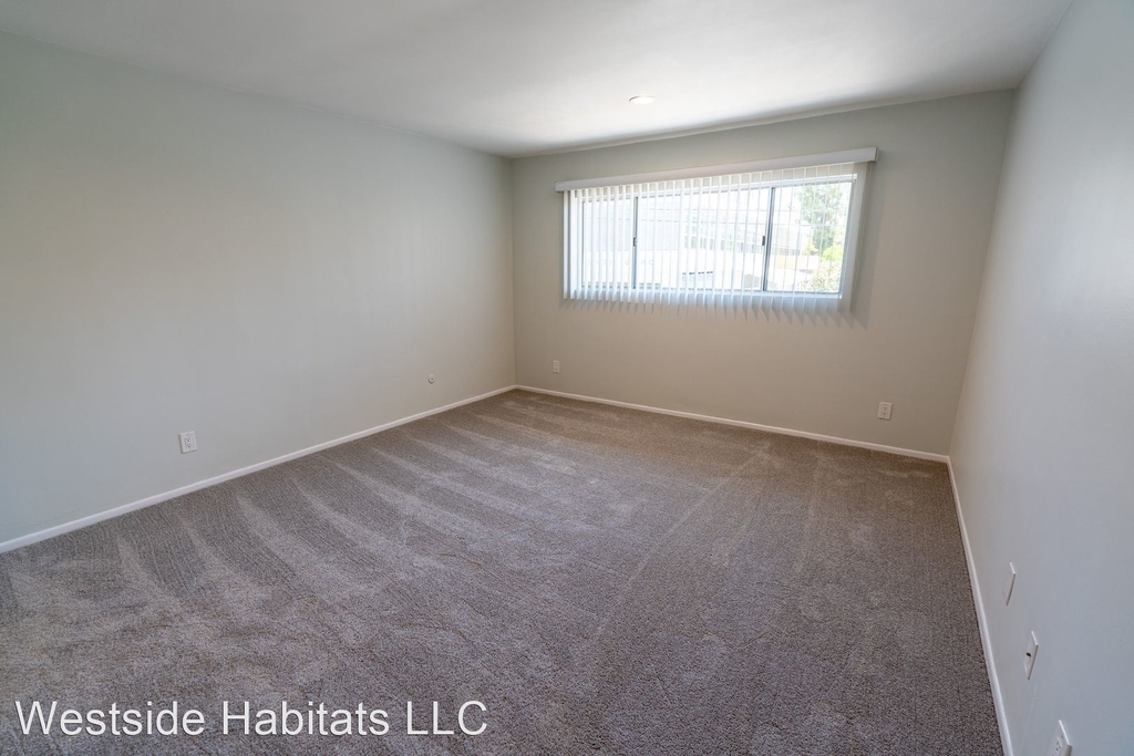 1635 North Martel Avenue - Photo 6