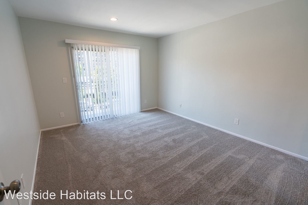 1635 North Martel Avenue - Photo 7