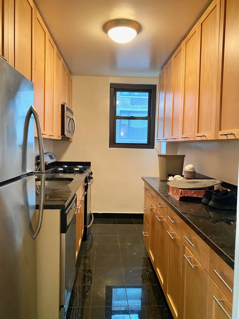 East 49th Street - Photo 1