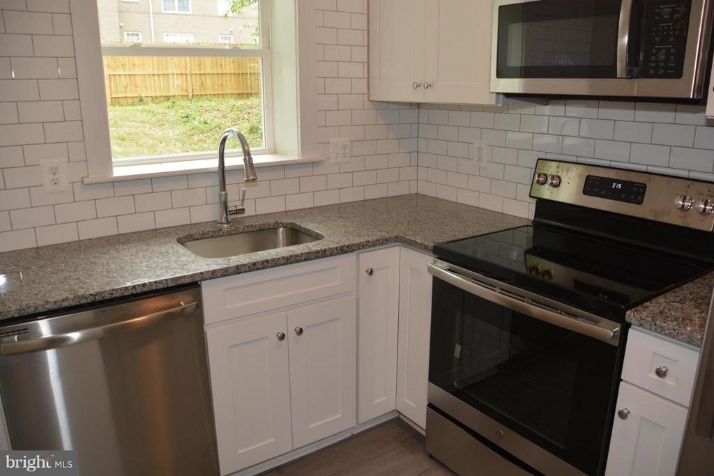 5029 Hanna Pl Se #3 - Photo 2