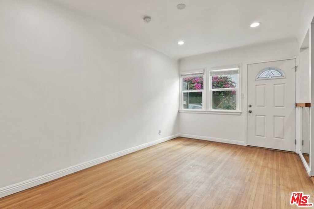 514 Ocean Park Ave - Photo 5