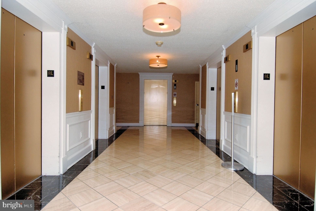 10101 Grosvenor Place - Photo 30