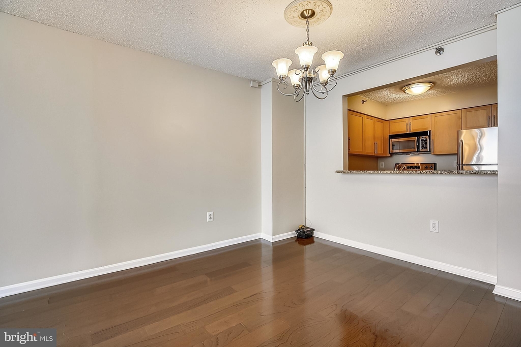 10101 Grosvenor Place - Photo 5