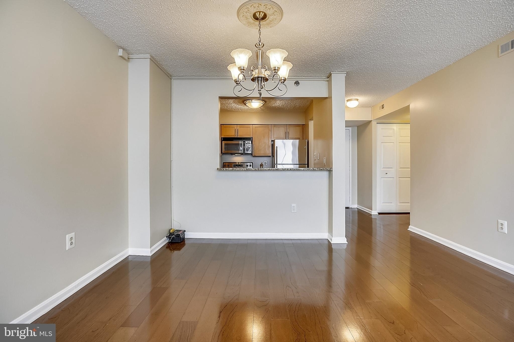 10101 Grosvenor Place - Photo 6