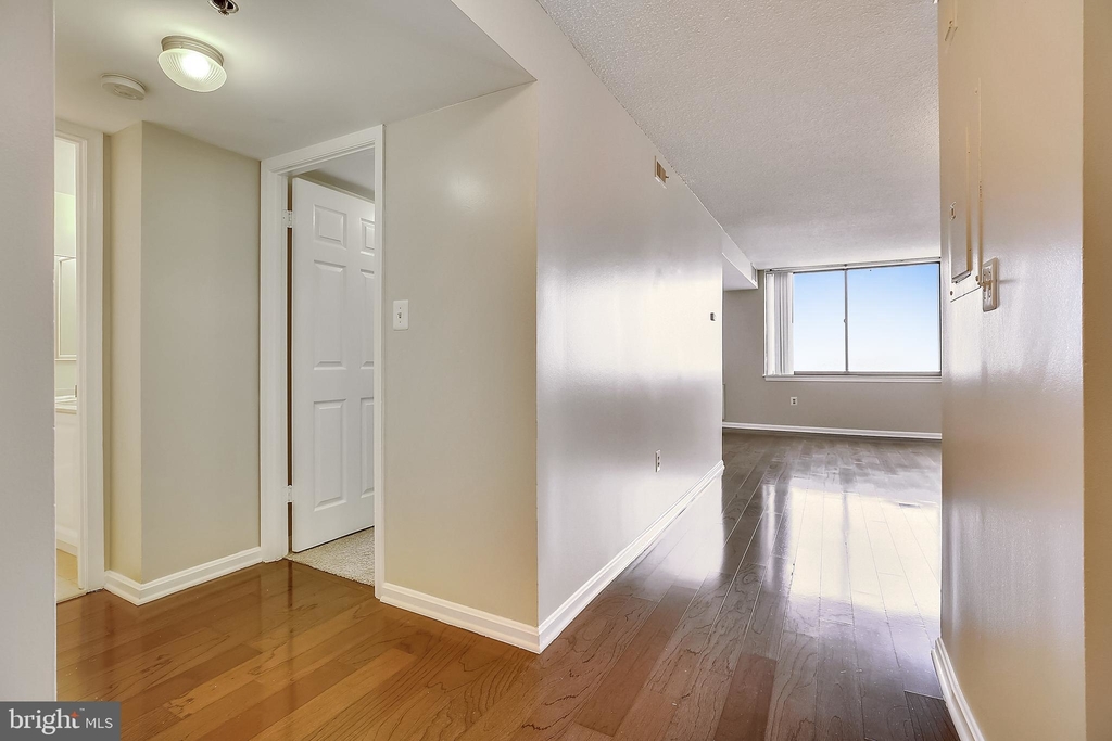 10101 Grosvenor Place - Photo 15