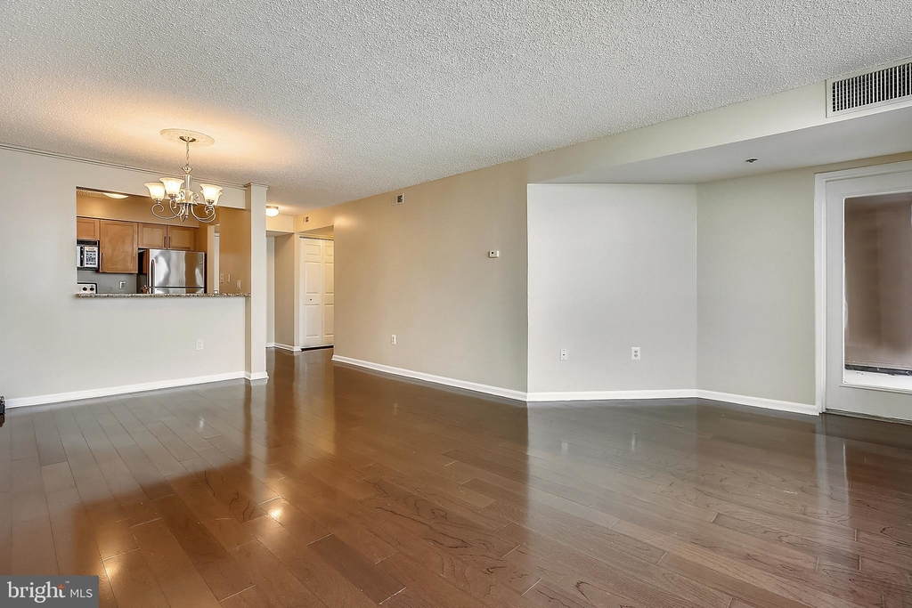 10101 Grosvenor Place - Photo 7