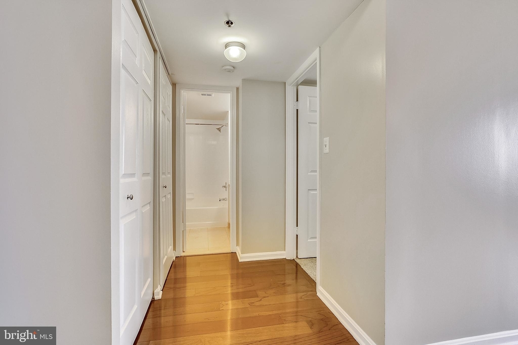 10101 Grosvenor Place - Photo 17