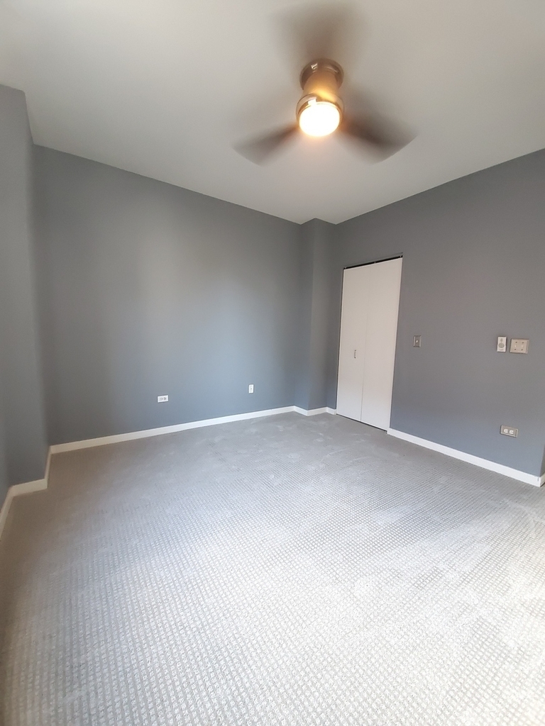 330 West Grand Avenue - Photo 9