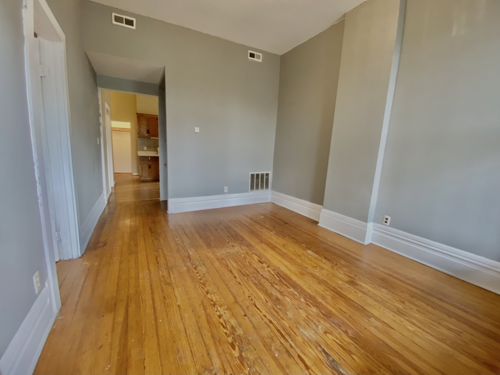 2631 West Division Street - Photo 1