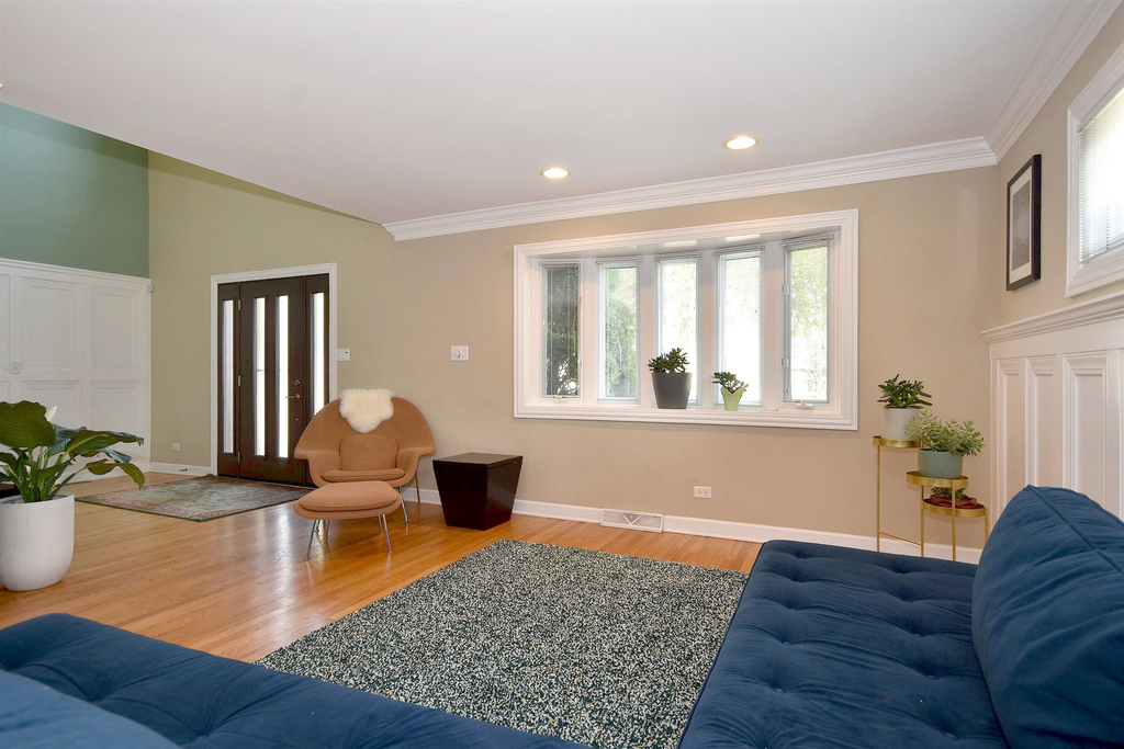 409 East Huntington Lane - Photo 10