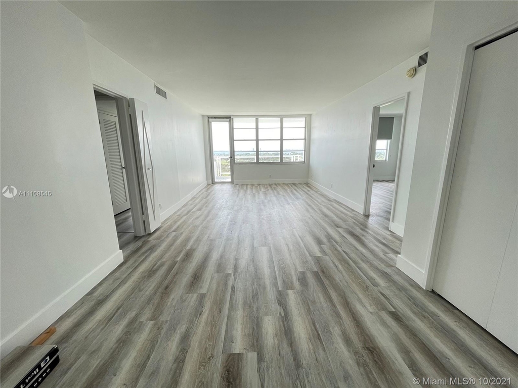 5700 Collins Ave - Photo 8