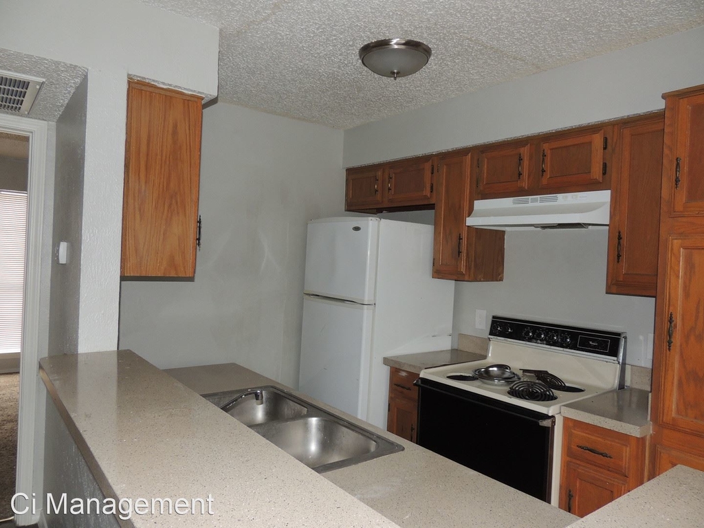 6526 Ridgecrest Rd. Apt. 212 - Photo 3