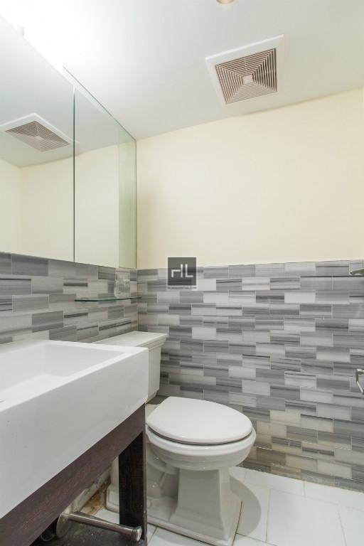 279 East 10th Street - Photo 4