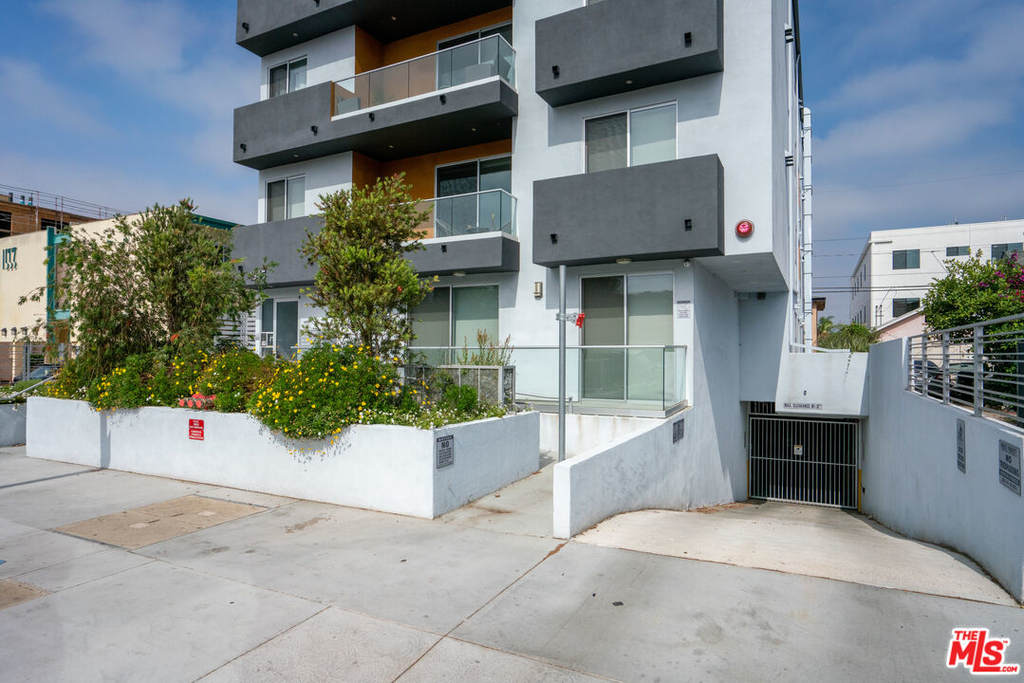 1545 S Fairfax Ave - Photo 14