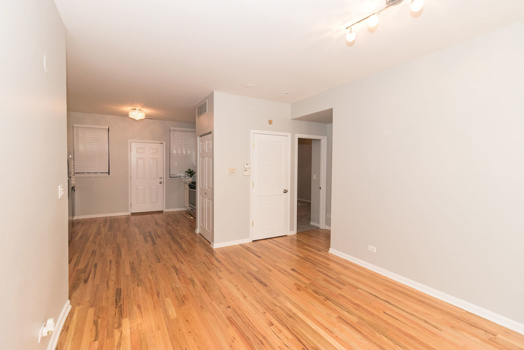 4553 South Michigan Avenue - Photo 1