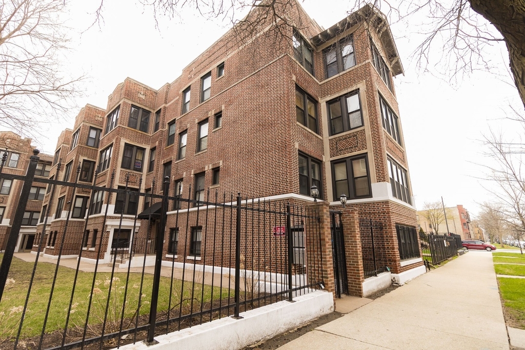 4553 South Michigan Avenue - Photo 0