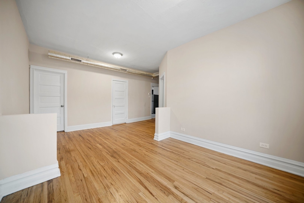 2257 South Oakley Avenue - Photo 1